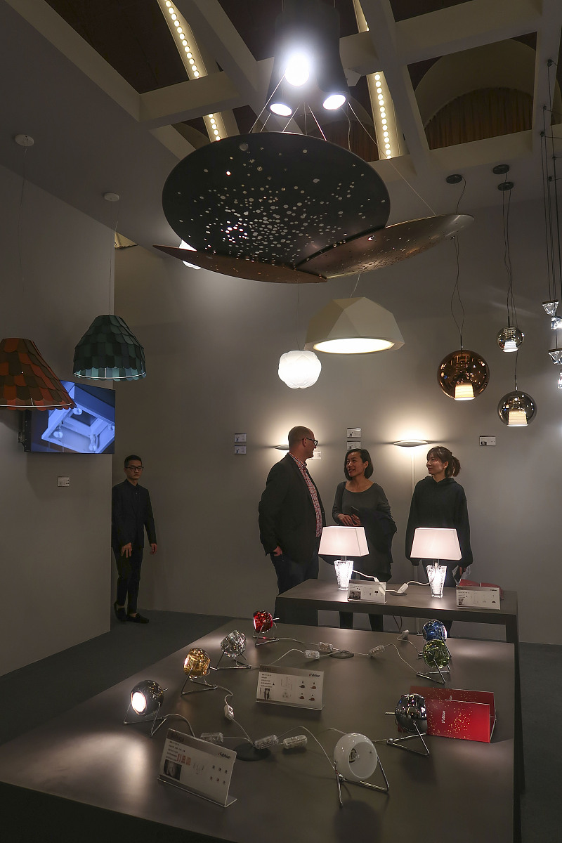 Transform Empty Spaces into Creative Hubs: Room 8B403 Inspiration