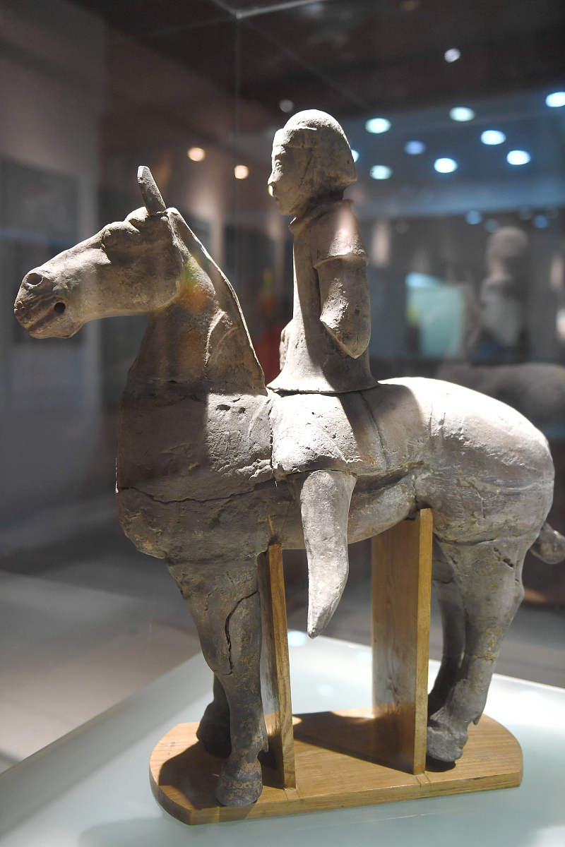 融合汉兵马俑元素的儿童益智玩具，你能帮我想一个产品名称吗用的古语概括？