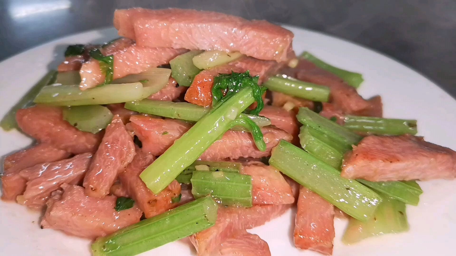 家里也可以做的西芹炒鸭脯,美食美味,操作简单!
