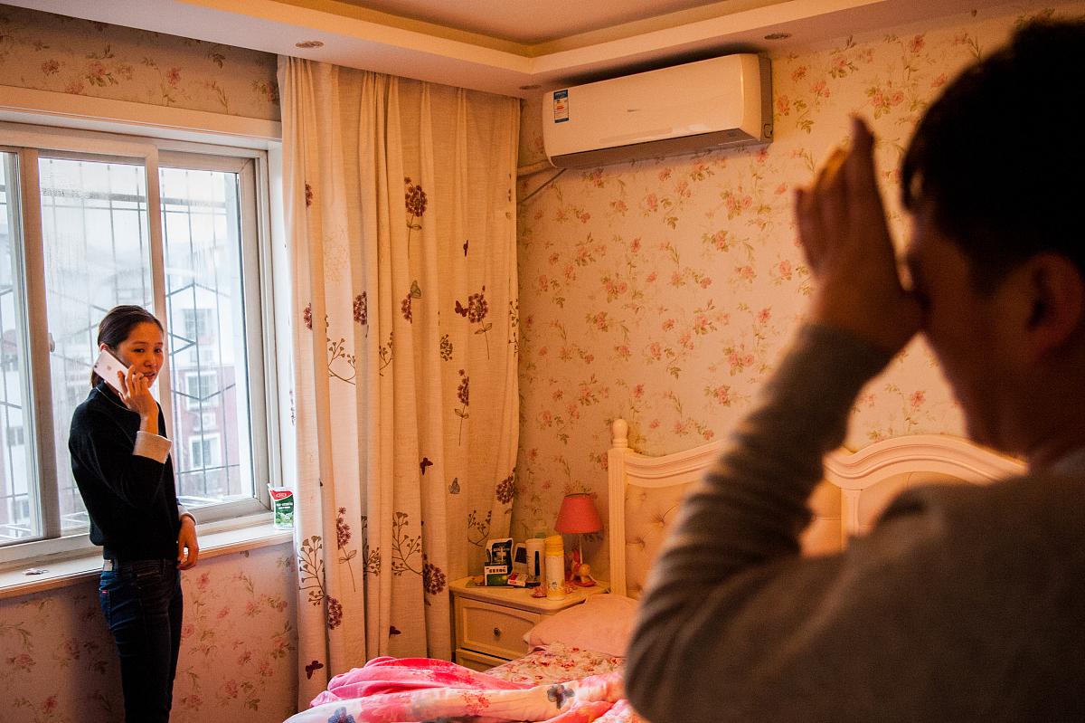 初次到访他家，他带我参观了他的房间