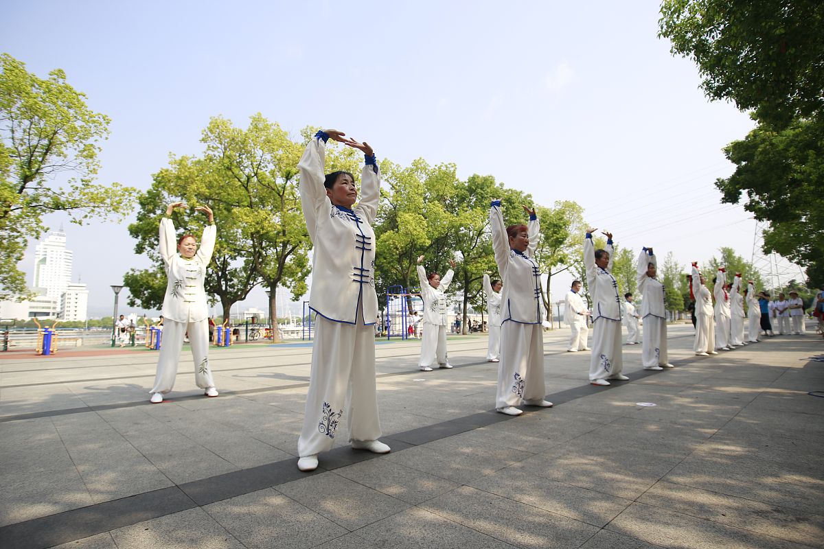 2018年8月7日,在全民健身日到来之际,湖北宜昌举办"百城千村"健身气功