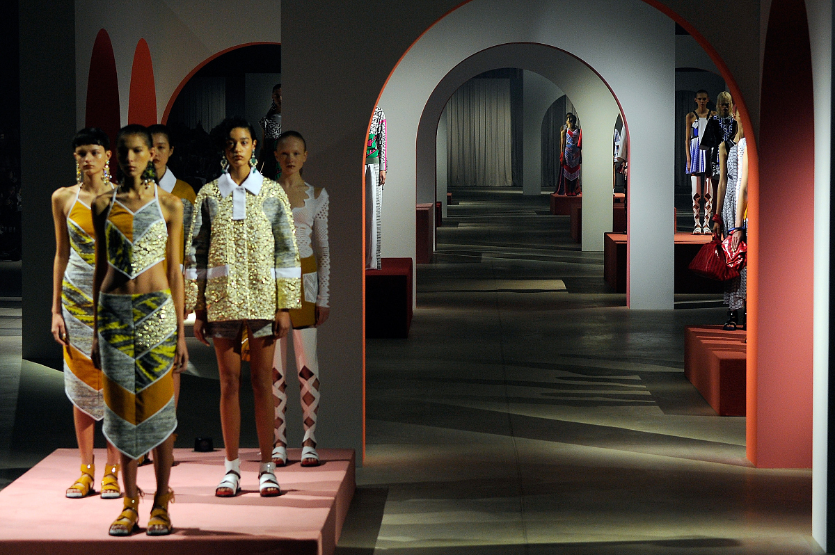 时尚资讯：Kenzo上海首秀，爱马仕营收大涨，Phoebe Philo回归！