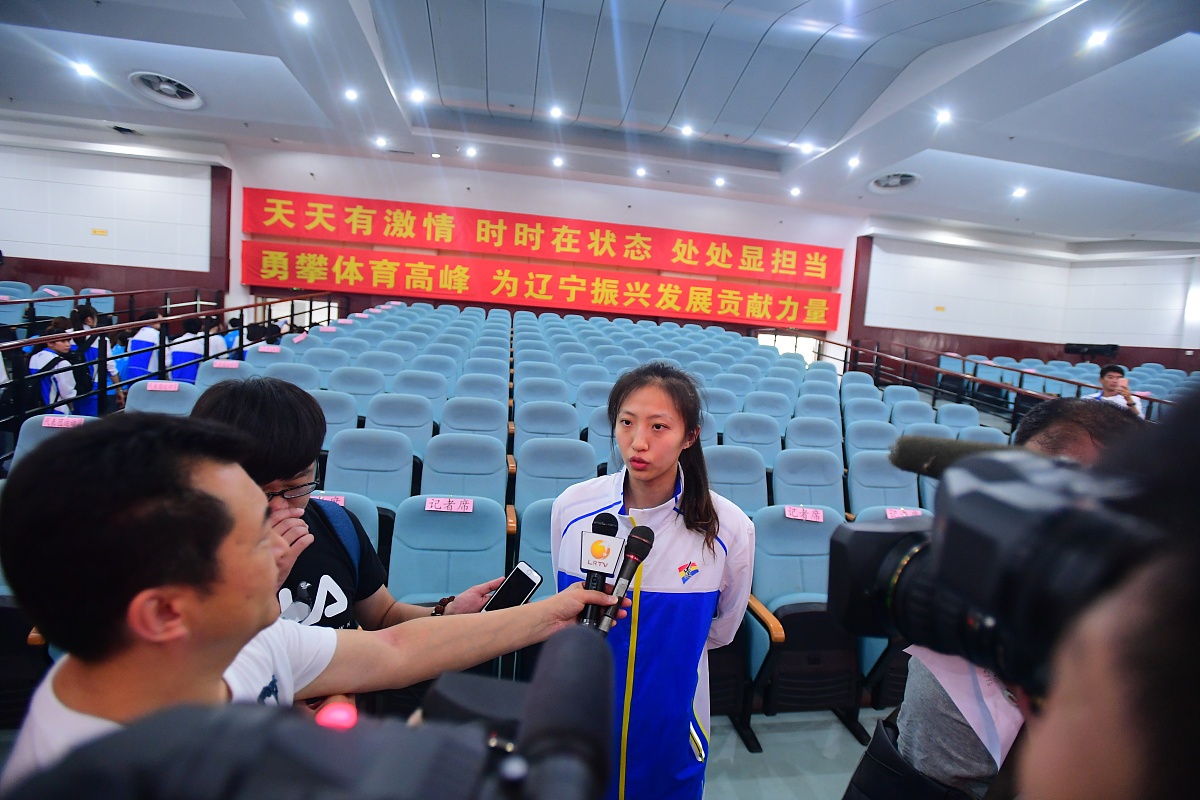 生成一份以教育强国为主题的对于绵阳中学实验学校的访谈记录采访的是学生采访的问题是办学条件师资水平教学质量学校治理能力师生满意度社会认可度回答得多一点