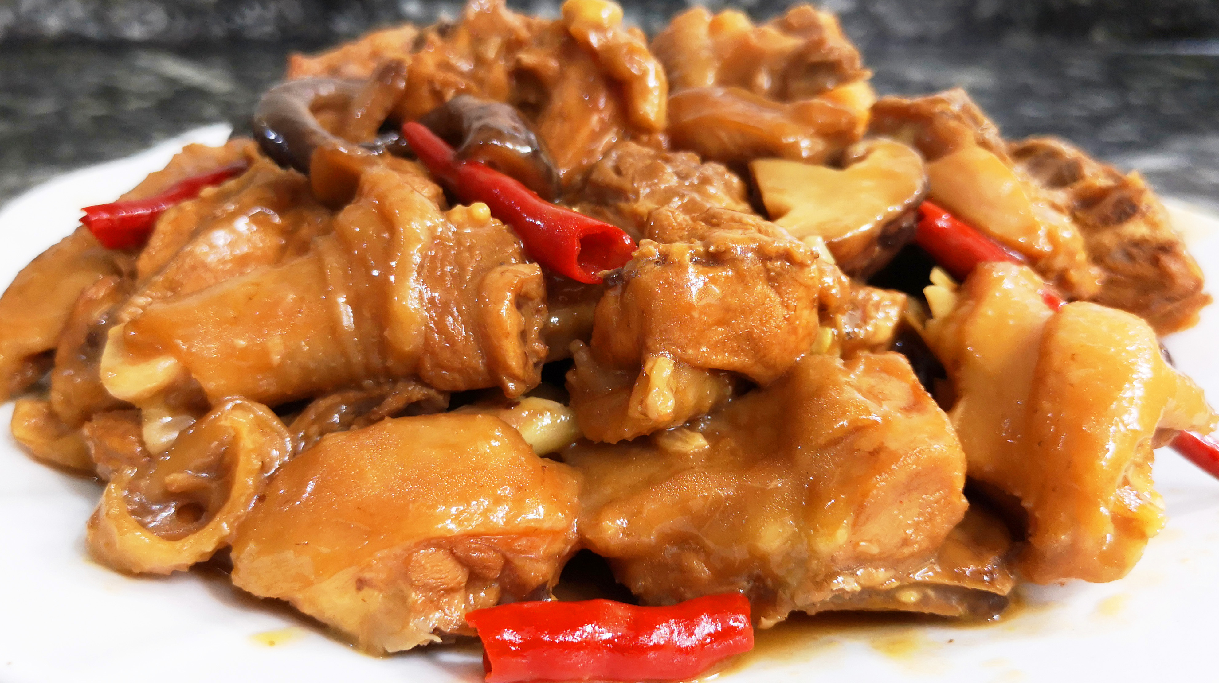 小鸡炖蘑菇,我们家最喜欢的一道菜,做法简单超级下饭