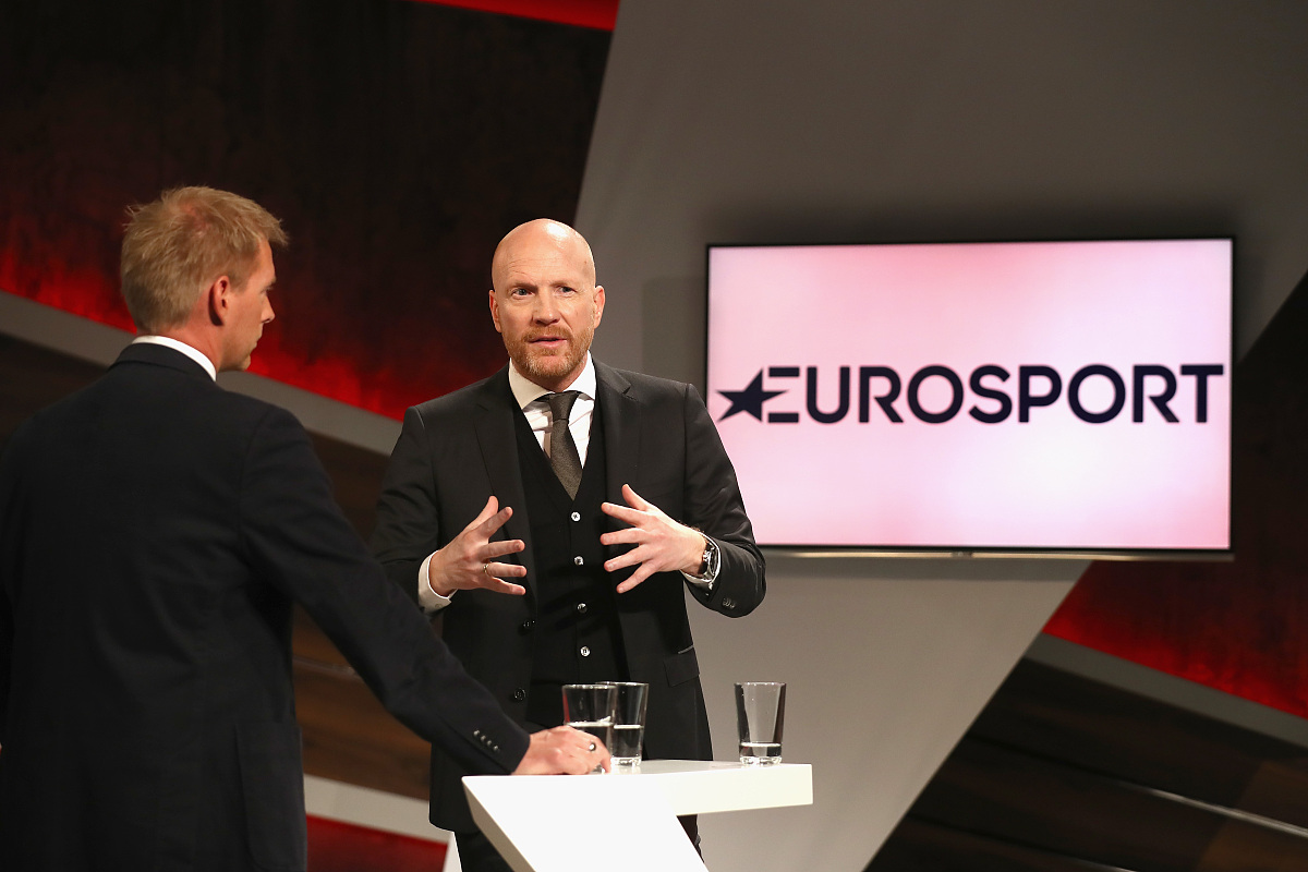munich, ge<strong>r</strong>many - january 16:  matthias sammer (r) talks to jan