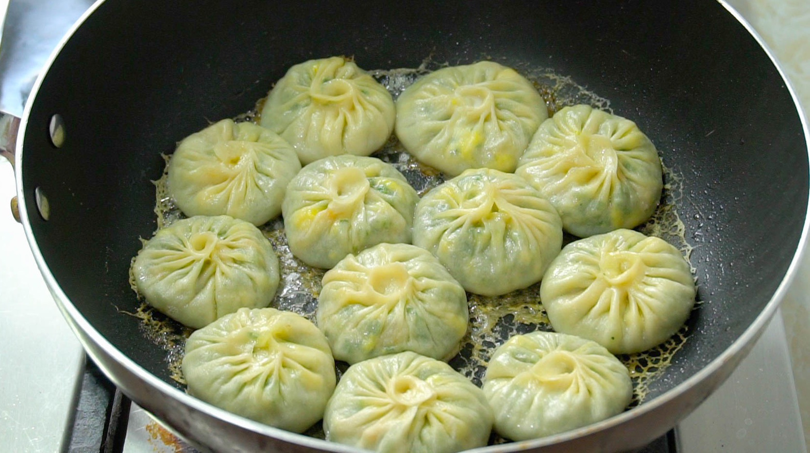 妈妈每次做这种包子,一顿至少吃10个,薄皮大馅,给肉包子也不换