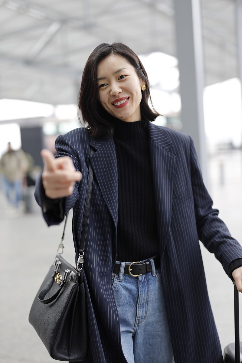 2019年4月4日,上海,刘雯现身机场.么