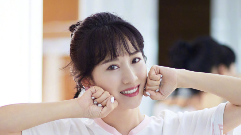  【李念晒照和老公庆祝结婚9周年:长长久久】11月25日,李念在社交平台中晒出一张蛋糕的照