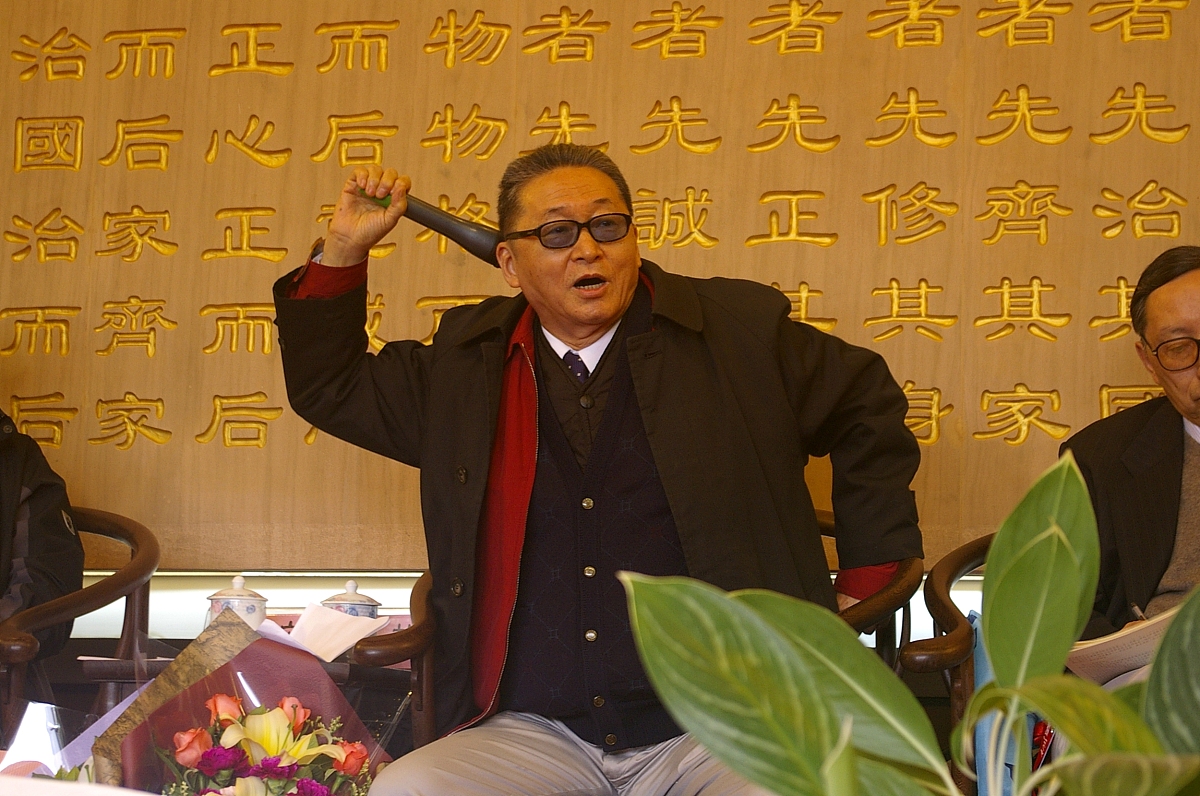 2011年4月,福建省厦门市,李敖参加厦门大学90周年校庆及国学高峰论坛