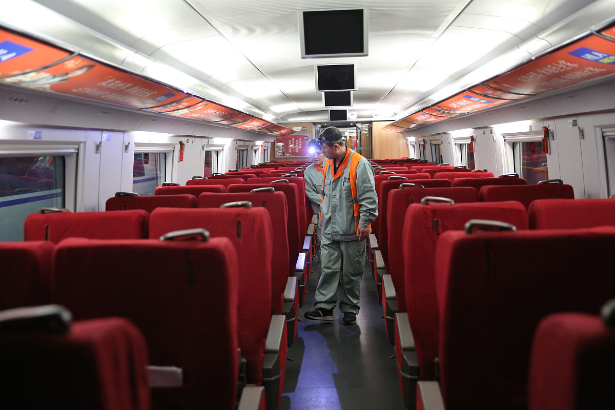 清洁的状态包括的三个要素是？p 2分A A、干净、高效和安全B B、整理、整顿和清扫C C、检查、监督和改进D D、计划、执行和检查