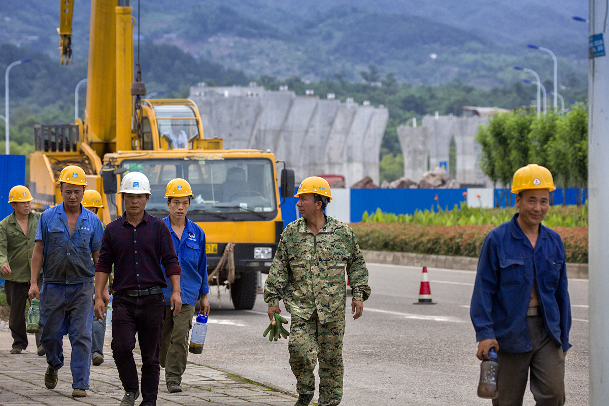 重庆2021年男生读轨道交通学校有前途吗
