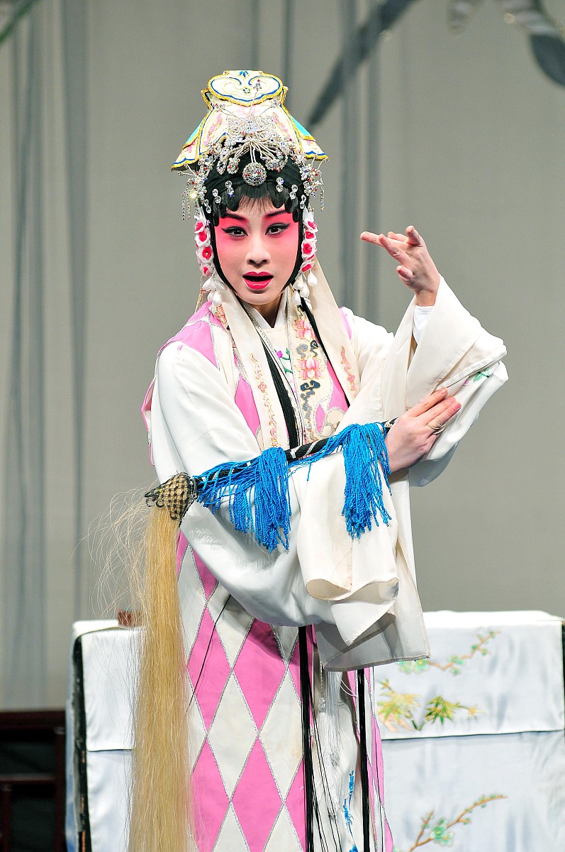 2011年1月8日,江苏南京,昆曲《玉簪记偷诗》在南京兰苑小剧场演出.***