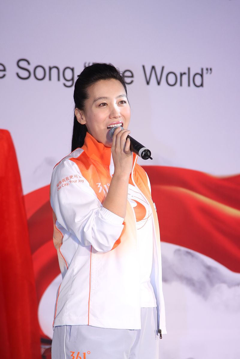 2010年3月16日,北京,中国2010年上海世博会志愿者主题歌《世界》mv开