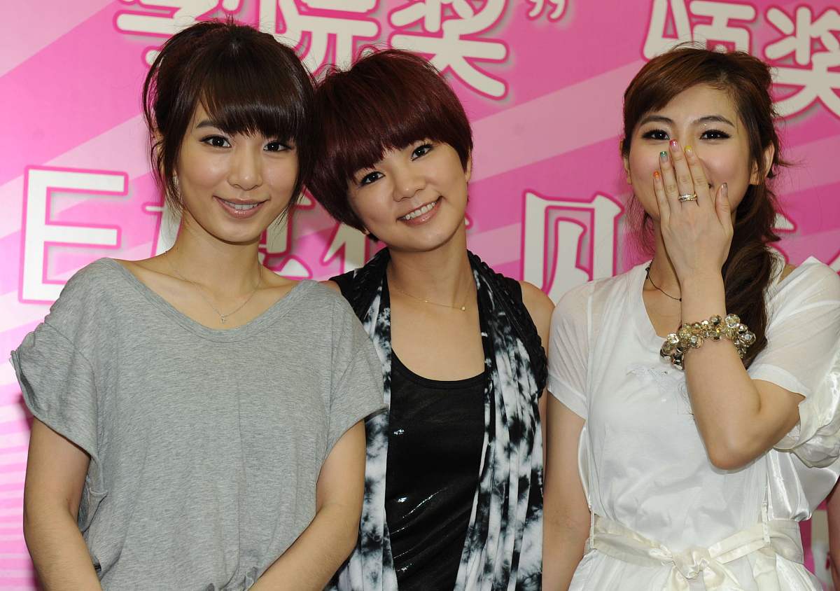 2010年6月25日,北京,台湾人气组合she出席第八届"中国大学生广告艺术