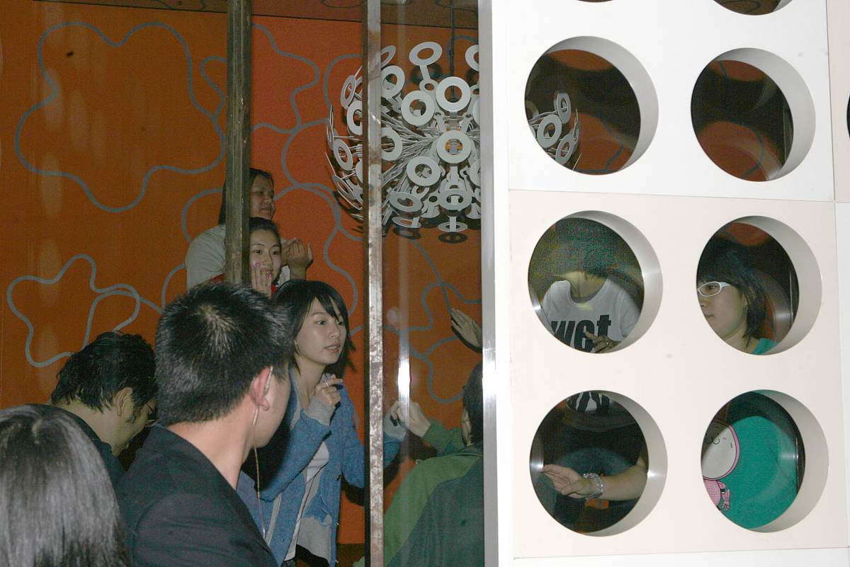 (独家稿件,摄影师要求不低于120元/每张,谢谢合作)         2007年3月