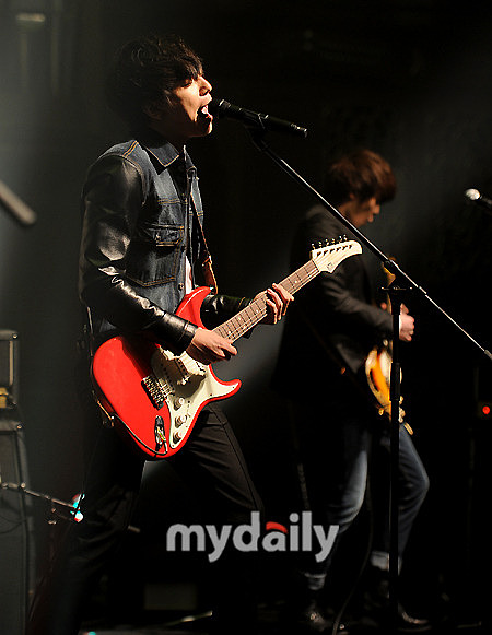 2012年3月26日,韩国音乐组合cnblue于上午在首尔举行了面向国内外媒体