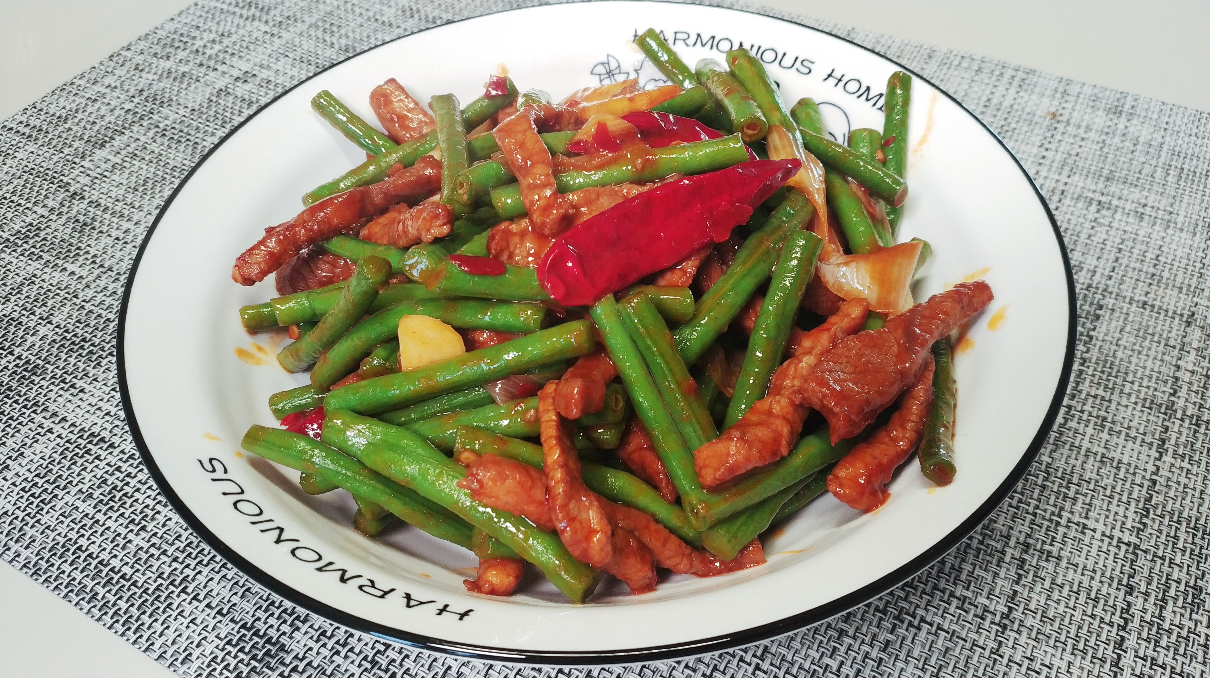 豆角炒肉这样做比饭店好吃,学会这一招,保证你会爱上它