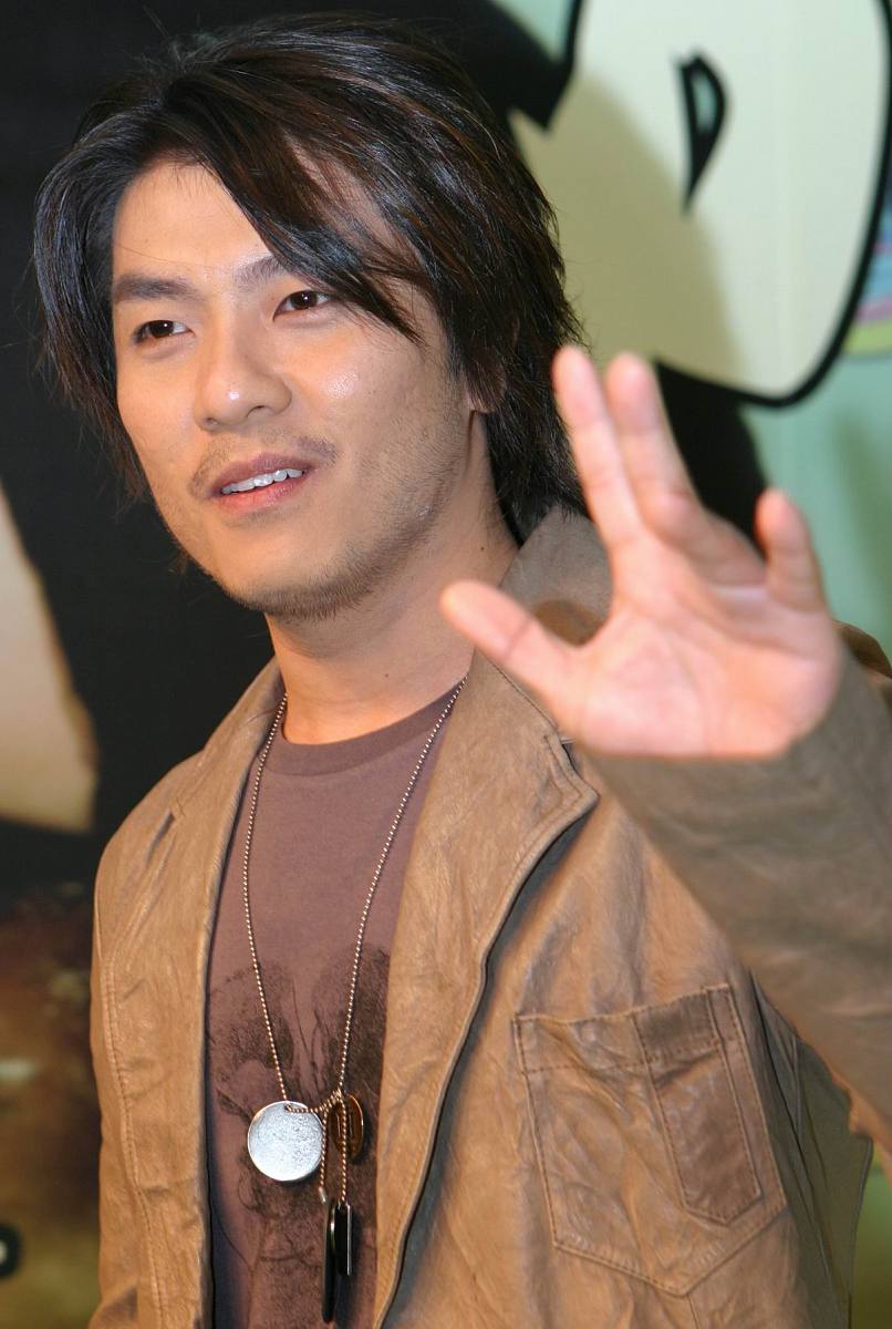 2006年3月6日,很久未出唱片的阿杜,专程来到上海宣传自己的最新专辑《