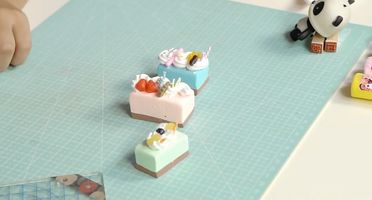 快准备好粘土,带着宝宝一起来做三色水果蛋糕吧