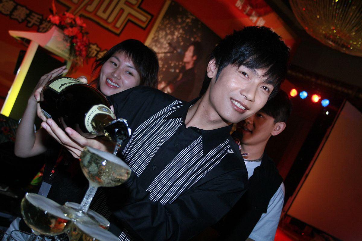 2007年8月28日,北京,快乐男生全国总冠军陈楚生代言某手机发布会举行.