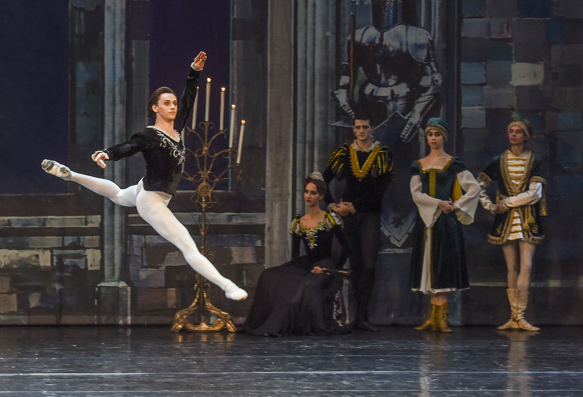 请任选一个柴可夫斯基的音乐作品进行赏析