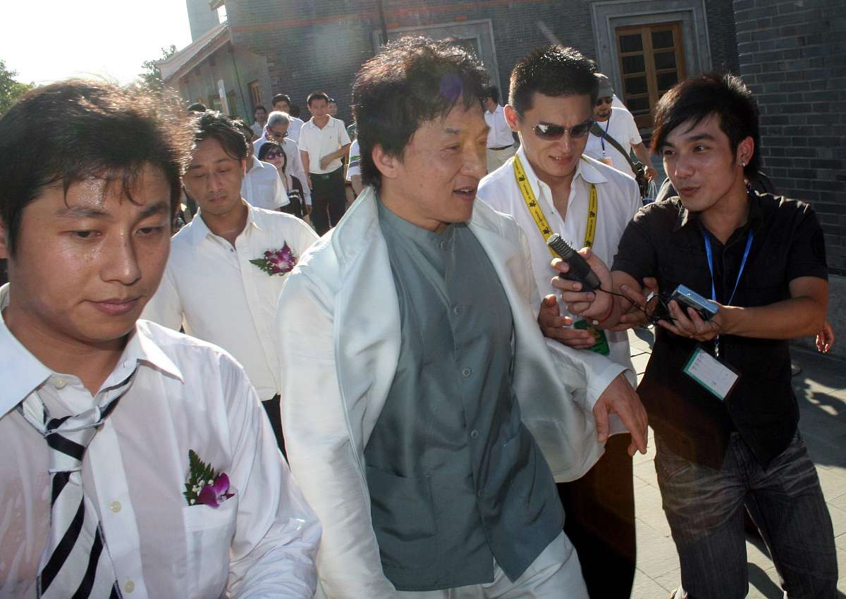 成龙和谁一起去的塔沟武校