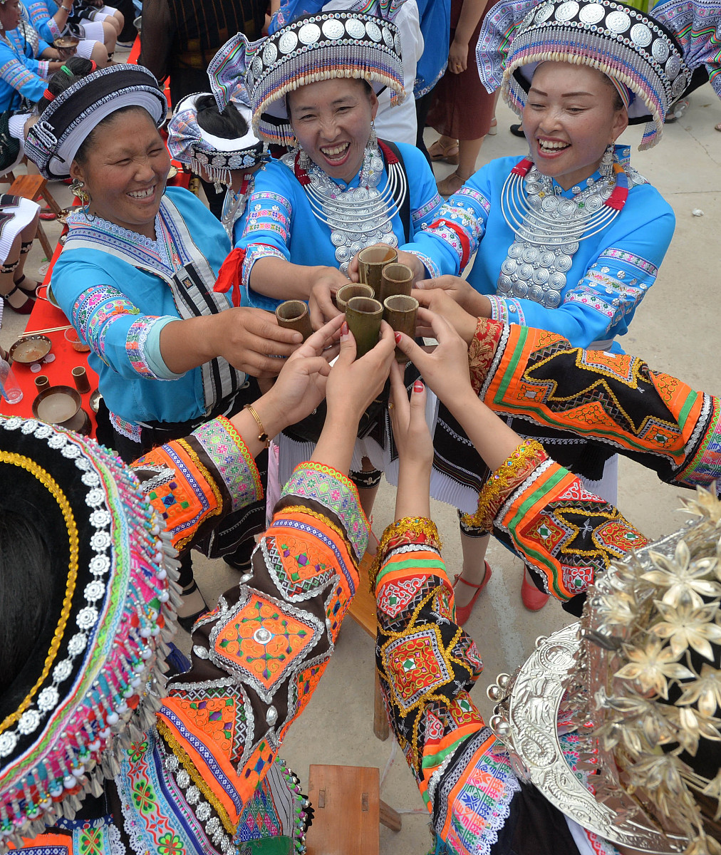 写一篇镜心湖菌业公司祝全体员工端午节快乐的祝福语