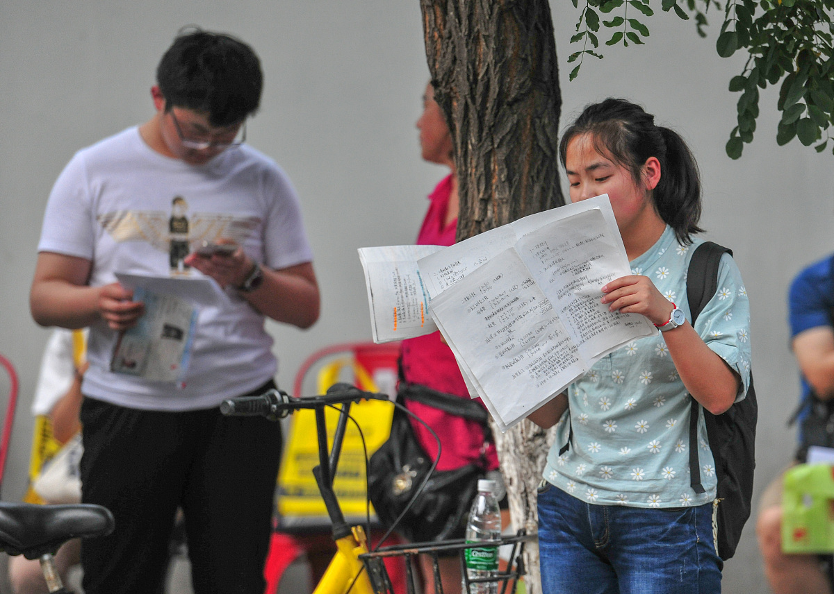 大学生暑假兼职老师社会实践报告：教学经验与成长感悟