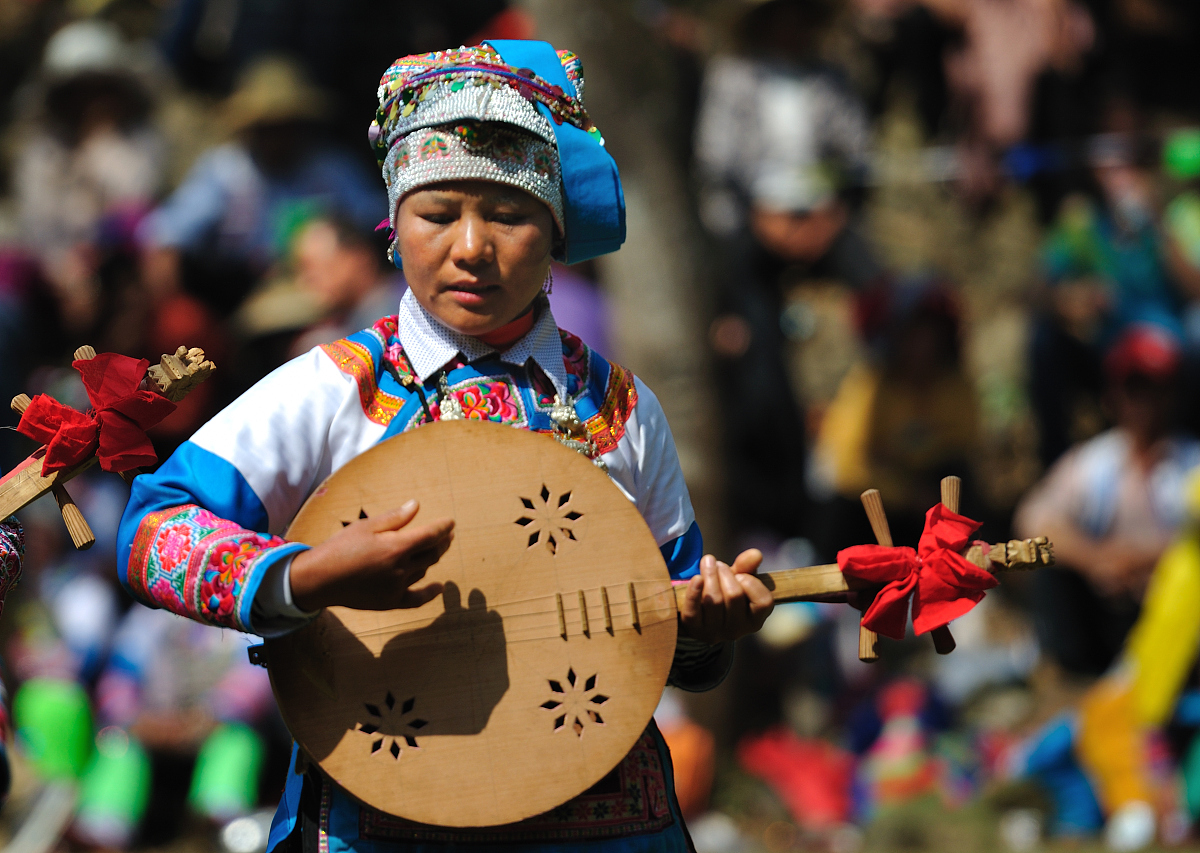 ***_***2013年3月14日,云南弥勒县,红万村祭火节,姑娘们弹起自制的四