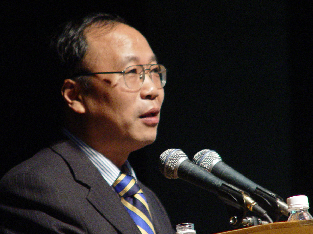 通过了解证券的投资特点掌握证券收益与风险和证券价格评估的基本方法；熟悉投资要点以及如何设计投资组合。来写500字的实训体会