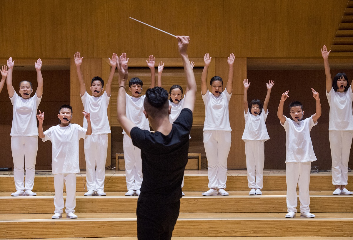 云南寻甸初中生学高铁要读几年？时间、内容及发展方向解析