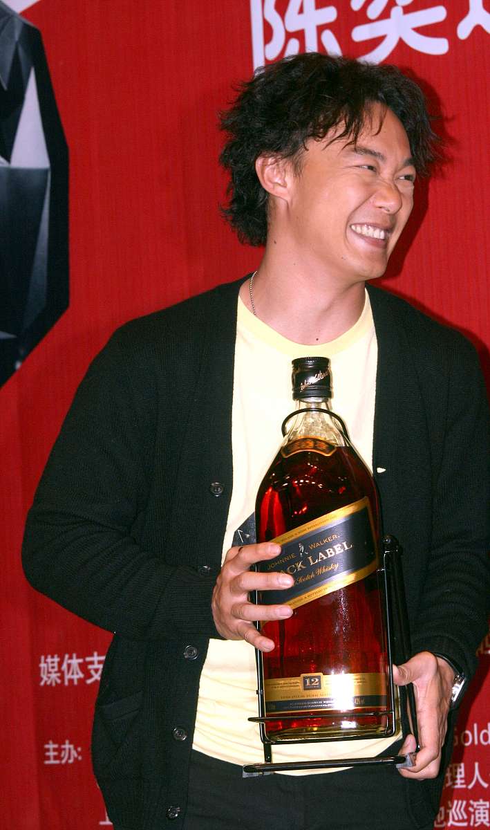 2008年3月5日,上海,陈奕迅上海演唱会新闻发布会举行.+++_+++陈奕迅