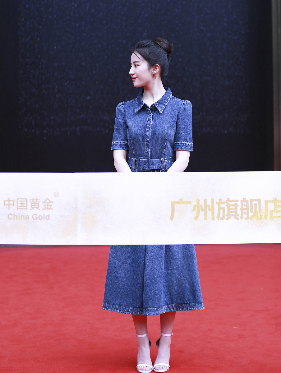 刘亦菲瘦身后回归女神状态  皮肤白到发光少女感十足遭千人围观