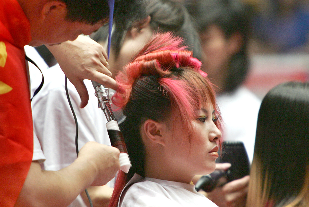 2006年10月11日,伊奈儿2006年中国美发美容技能大赛总决赛暨第31届亚