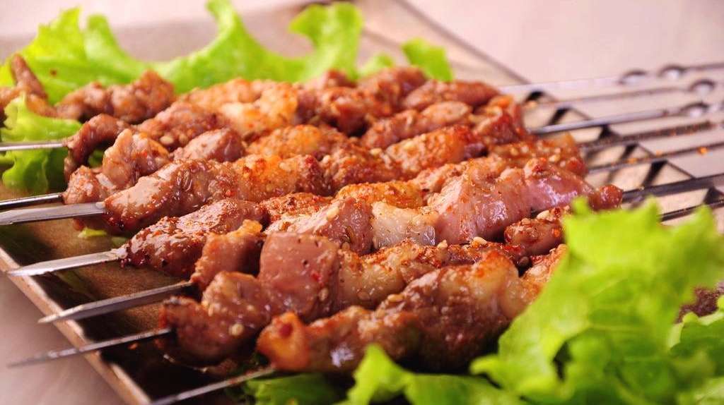 家常羊肉串腌制方法,烤出超美味的羊肉串,简单又好吃