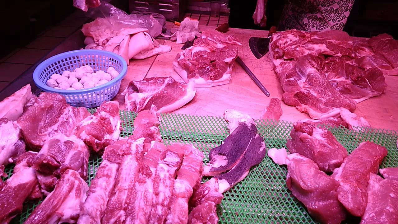 明姐生活:猪婆菜猪肉酿豆腐,明姐带你体验市场买猪肉,太真实了