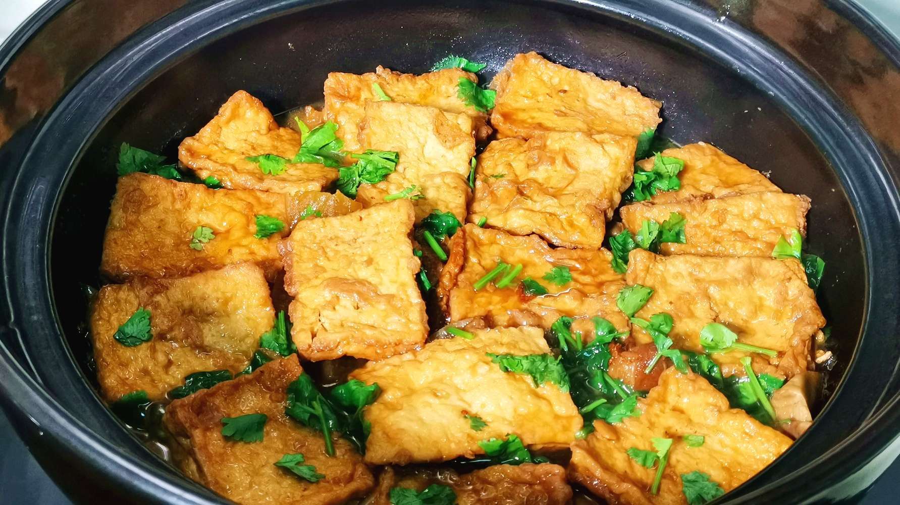 豆腐别再炒着吃,加一个白萝卜,吃着比肉香,上桌连汤汁都不剩