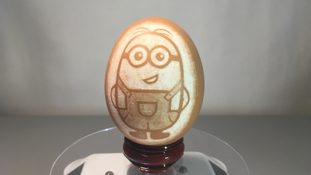 鸡蛋雕刻作品,卡通人物小黄人