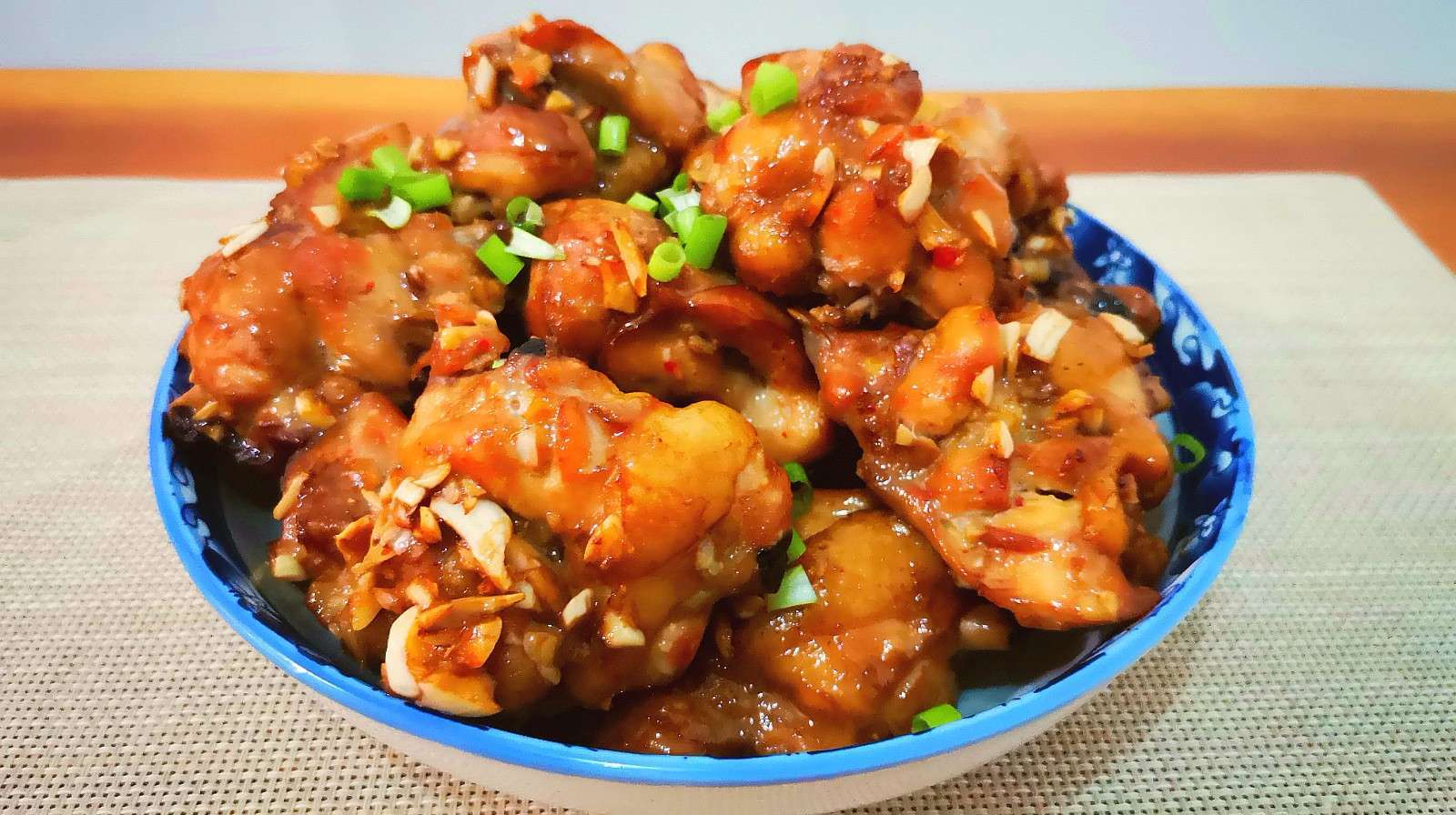 鸡肉不炒不炖,教你懒人新吃法,鲜香味美肉质嫩滑,吃一次爱上它