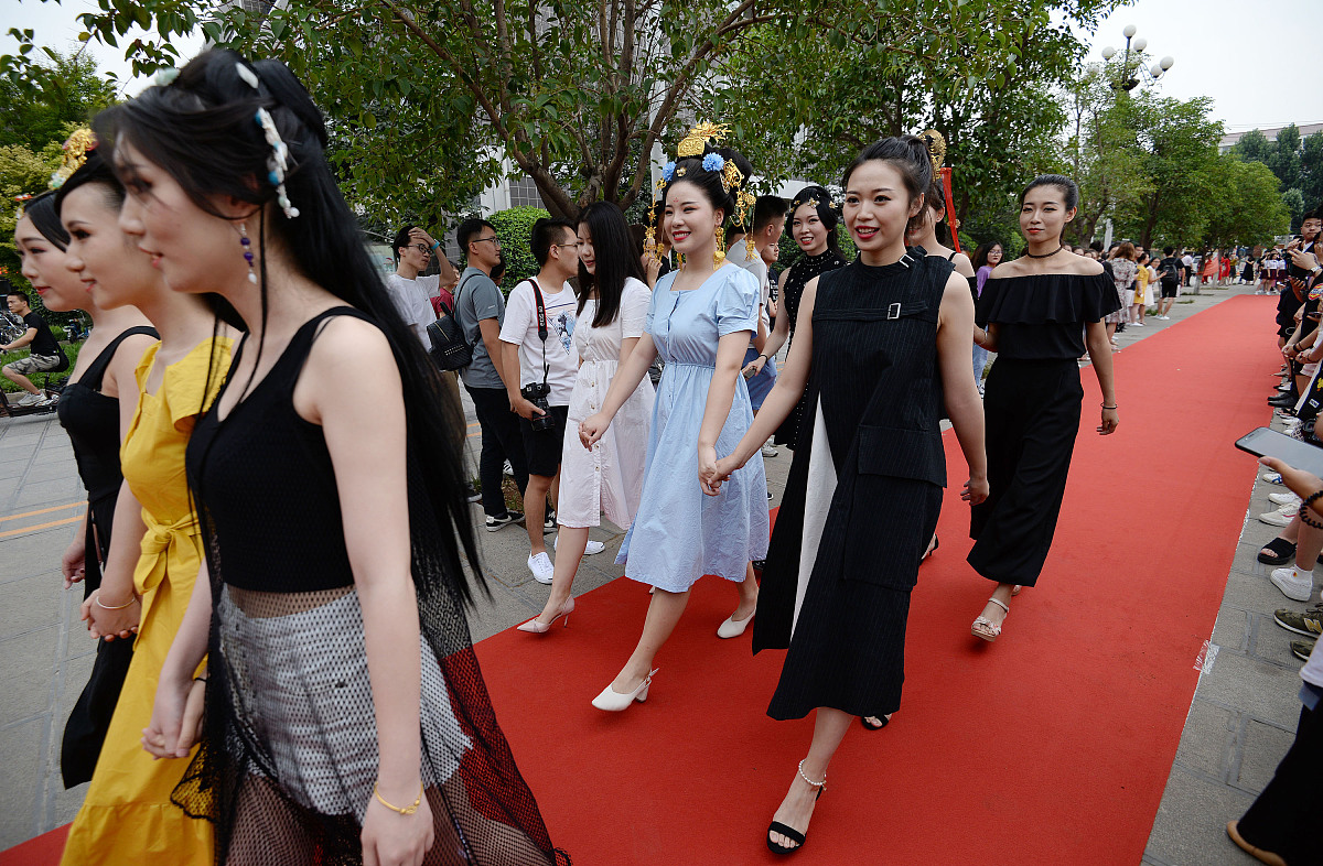重庆工业管理职业学校欢乐祥和女神节