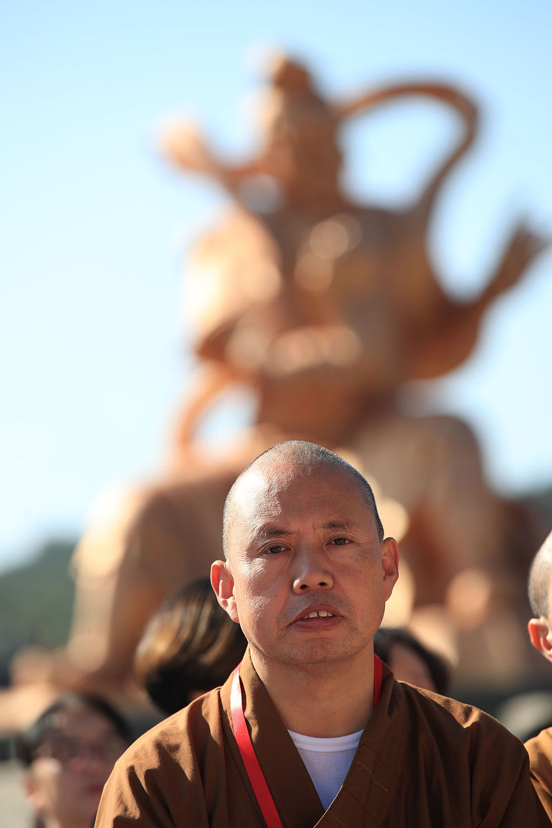 和尚的抉择：一颗钻石带来的启示