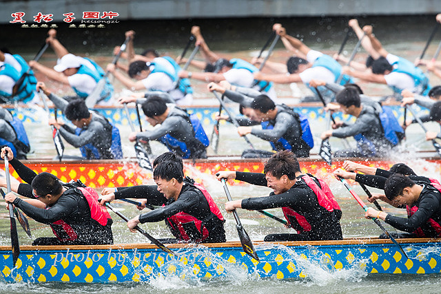 搜索引擎或相关行业报告来获取有关高低压成套设备厂家数量的信息。