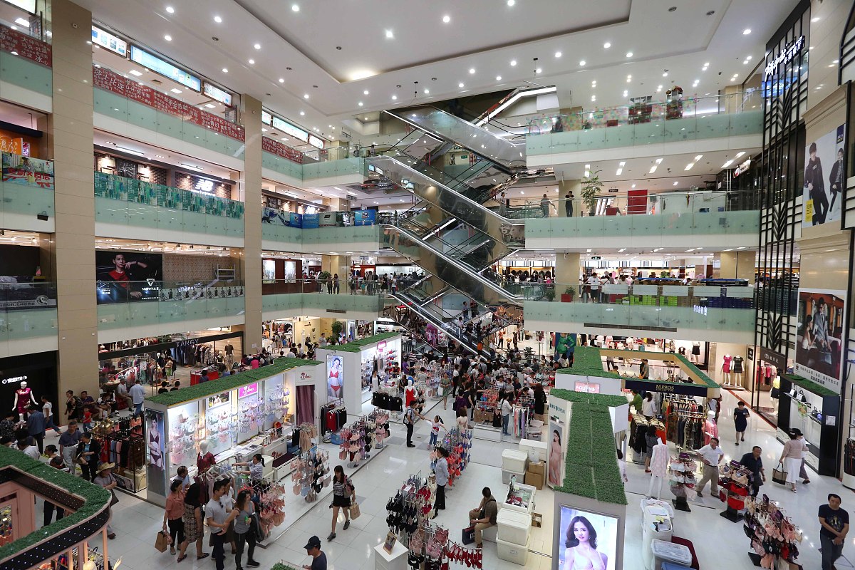 2017年6月4日,上海,已有81年历史的市百一店,将于6月启动大规模改造.