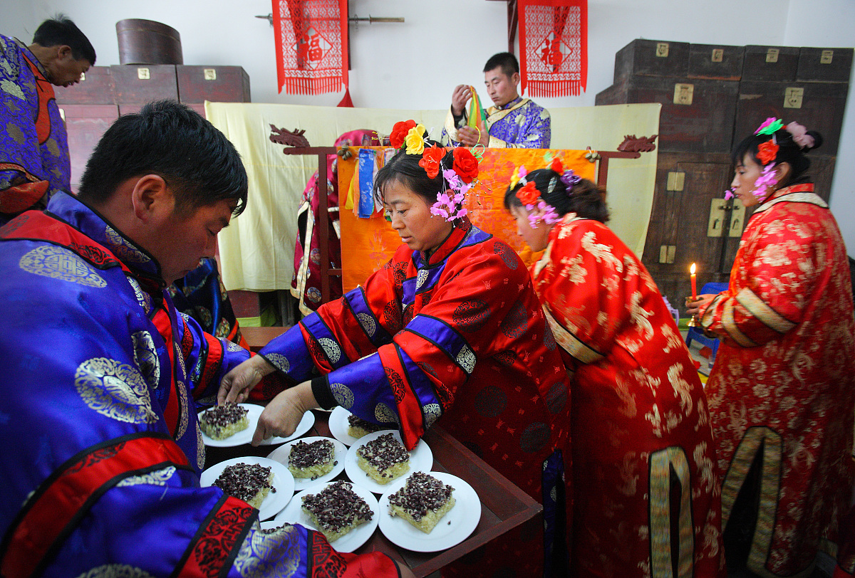 ***_***2010年11月12日,牡丹江小依兰岗村村,满族祭祖,给祖宗上供_1
