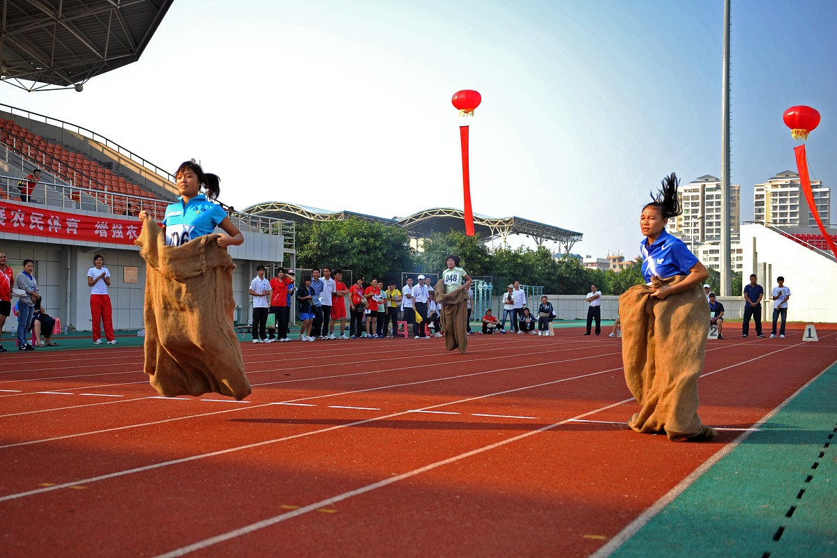 学校运动会日记：精彩瞬间与感动