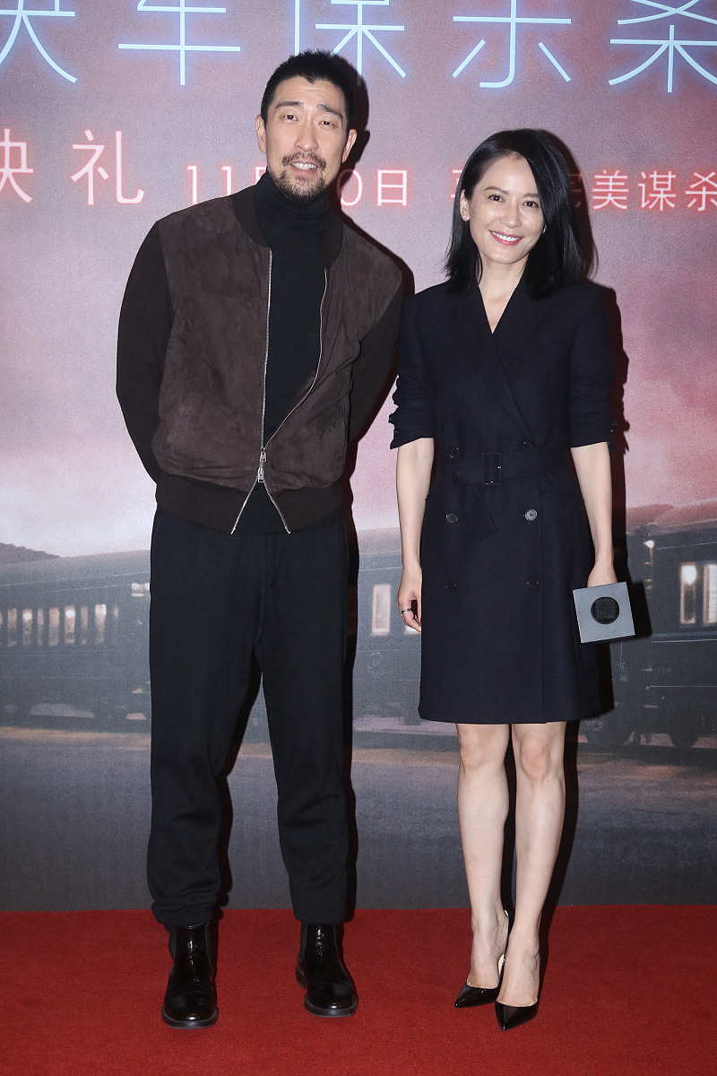 王千源助阵《东方快车谋杀案》首映  俞飞鸿穿西装裙秀美腿优雅大气