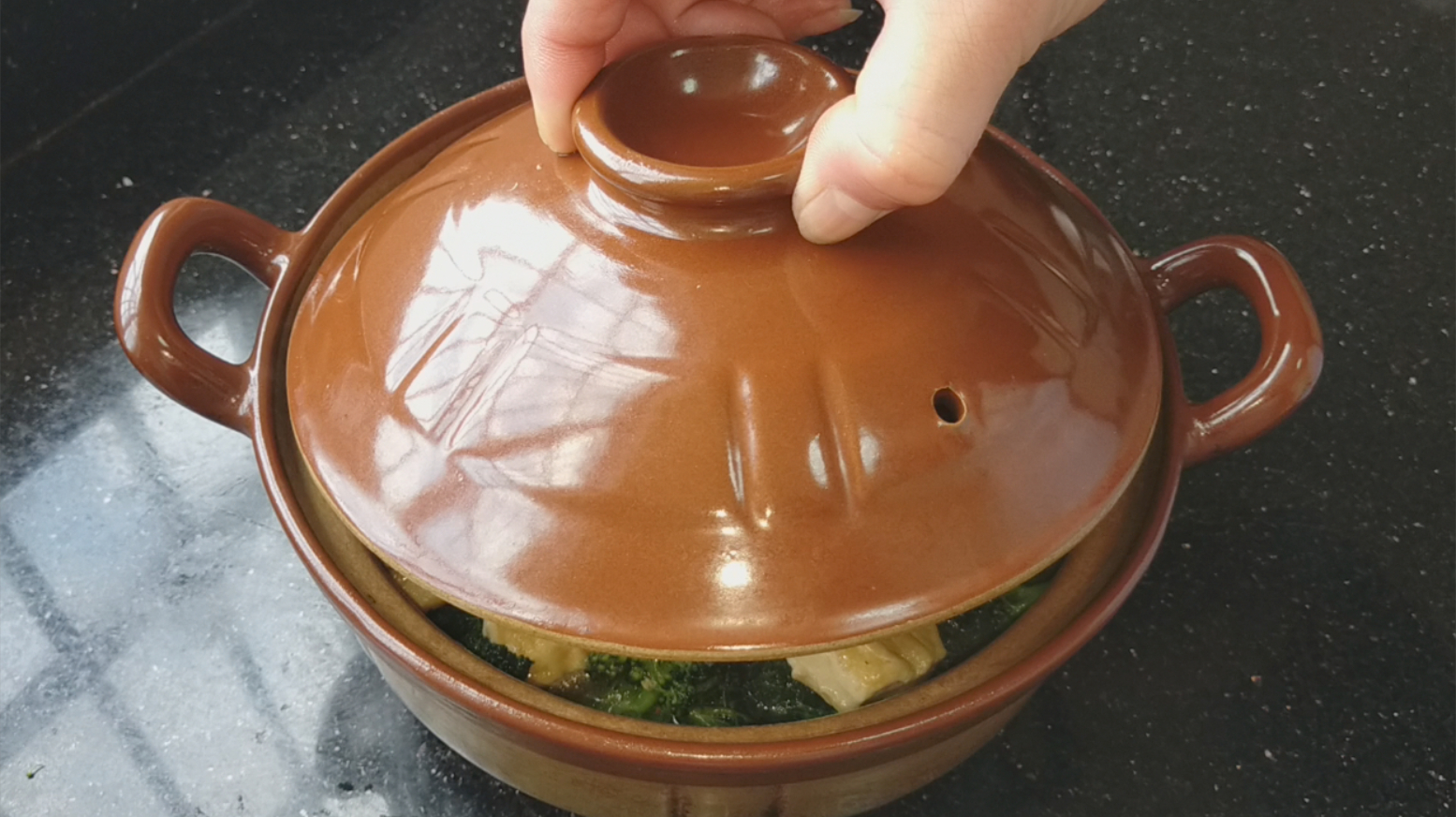 天越冷越爱这一锅豆腐煲,不加一片肉,营养又好吃,天天吃也不腻