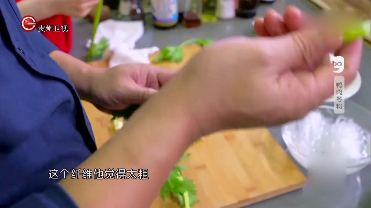 原来芹菜的这个部位是熬汤的首选,我们平时都把它给浪费了