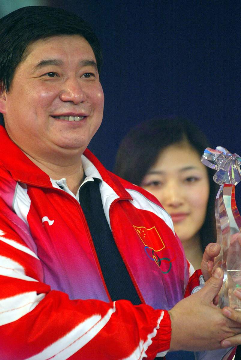 2004年12月21日晚,《2004"真心英雄"--tom在线星光盛典》颁奖晚会在北