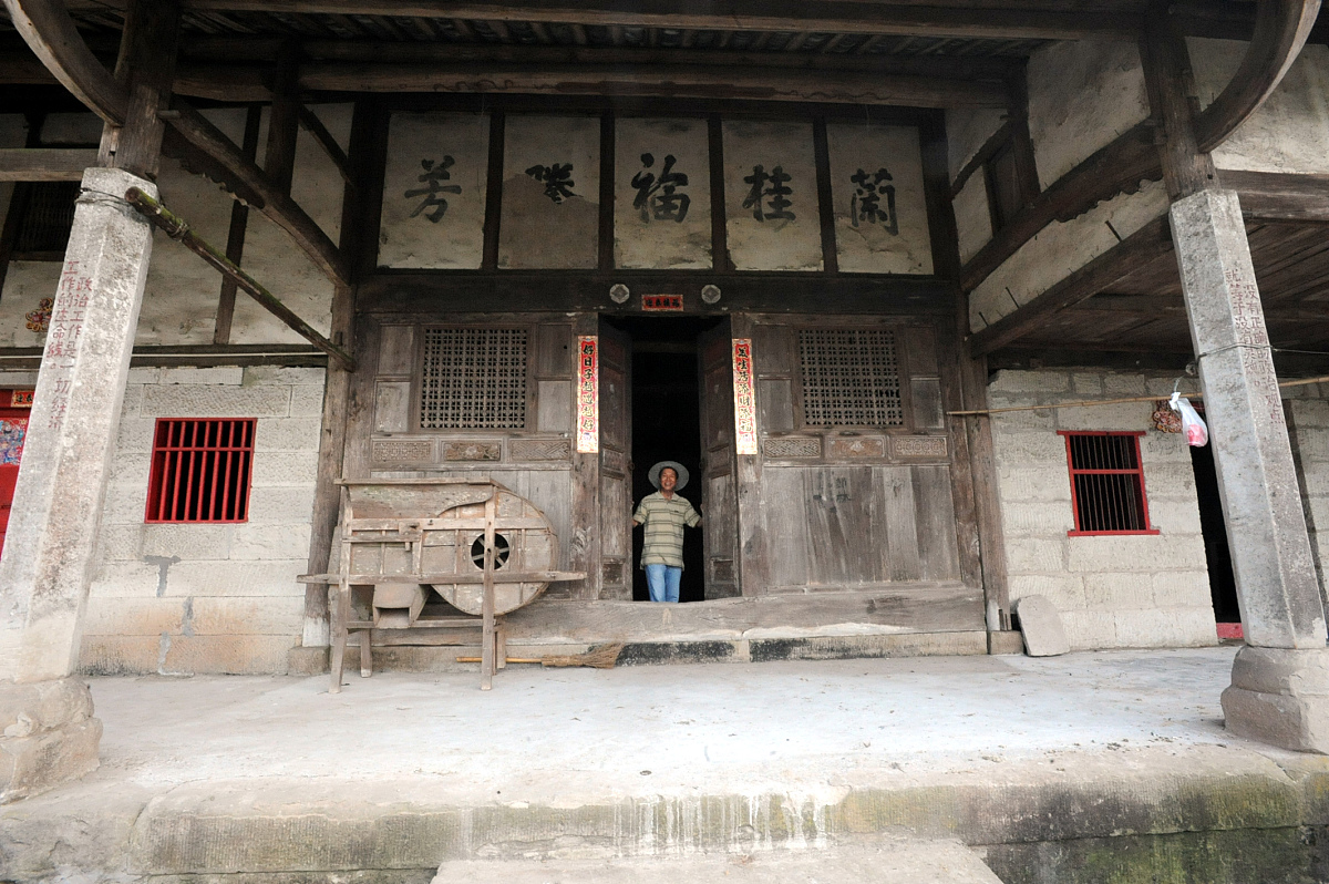 房屋一屋二卖纠纷：谁来承担责任？